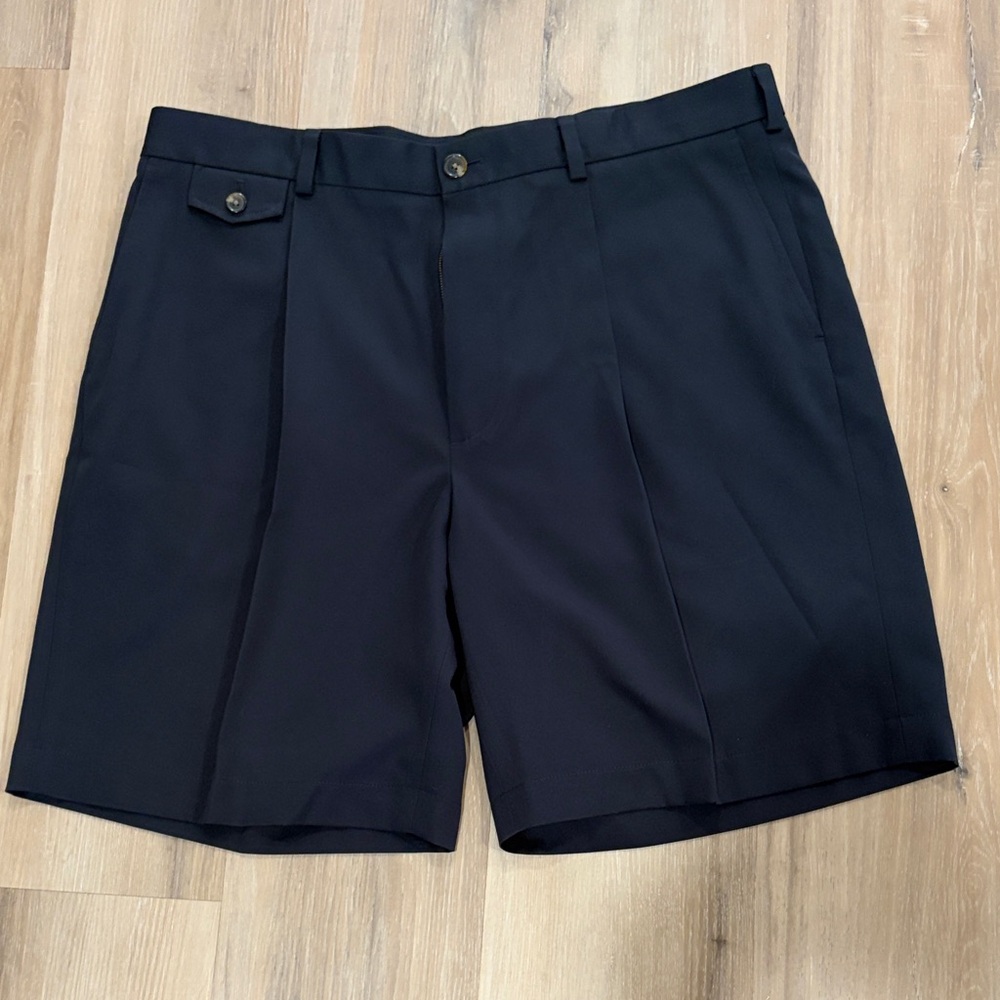 NWOT Brooks Brothers Black Men's Pleated Front Shorts